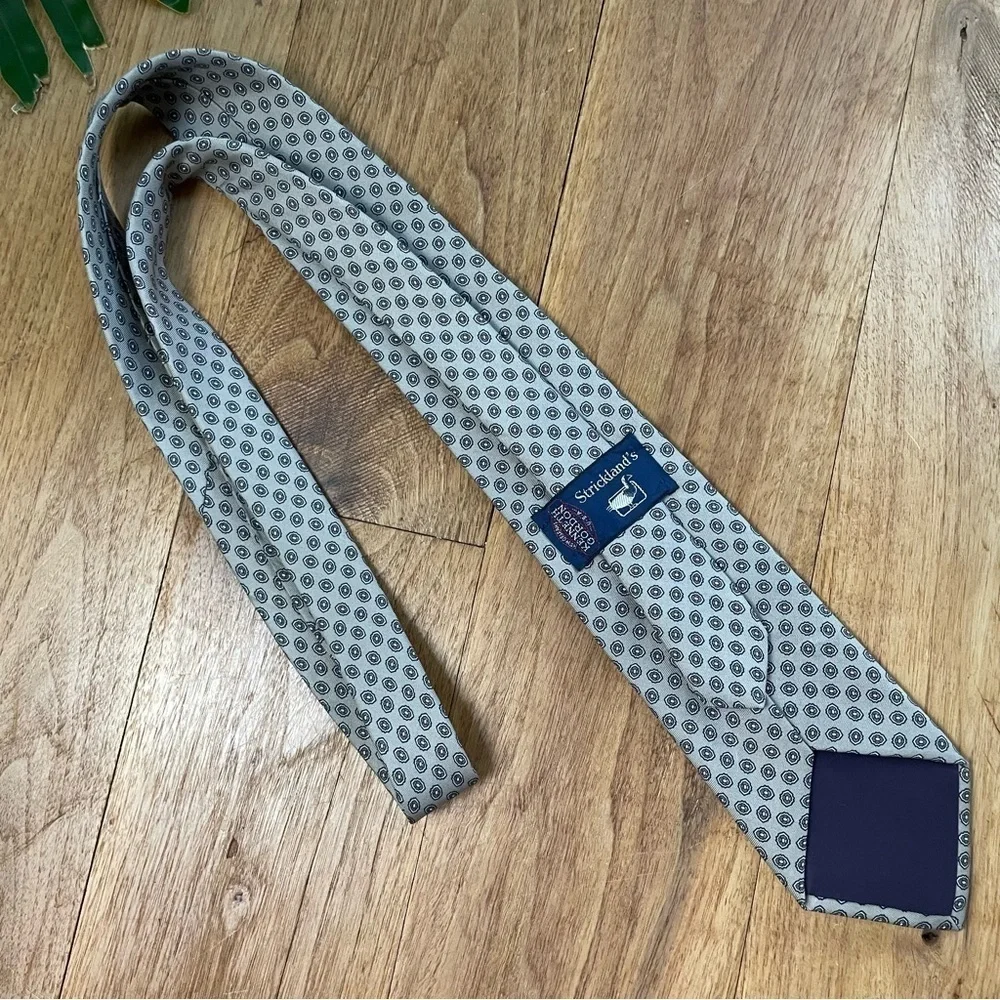 Kenneth Gordon Strickland’s Tan Silk Men’s Tie